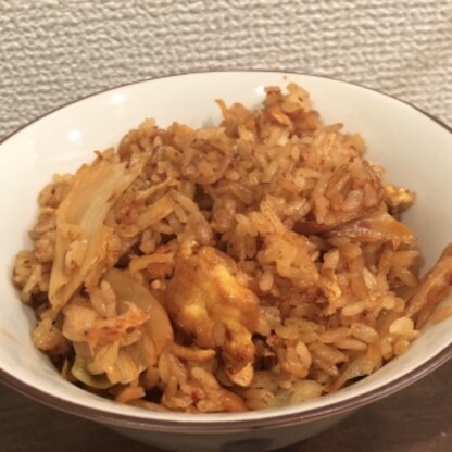 事前に卵とご飯を混ぜる工程をはじめてやりました。今までパラっとした納得のいくキムチチャーハンを作れなかったのですが、こちらはパラパラになりました！